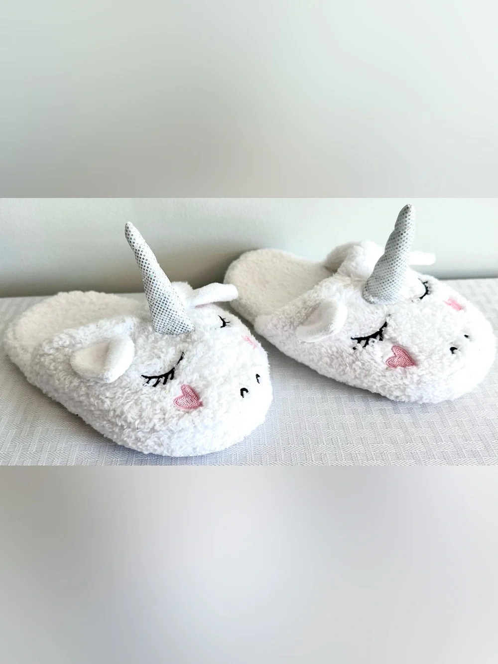 White Plush Unicorn Slippers Girls Kids Silver Horn 8” Sole (Size 12/13)